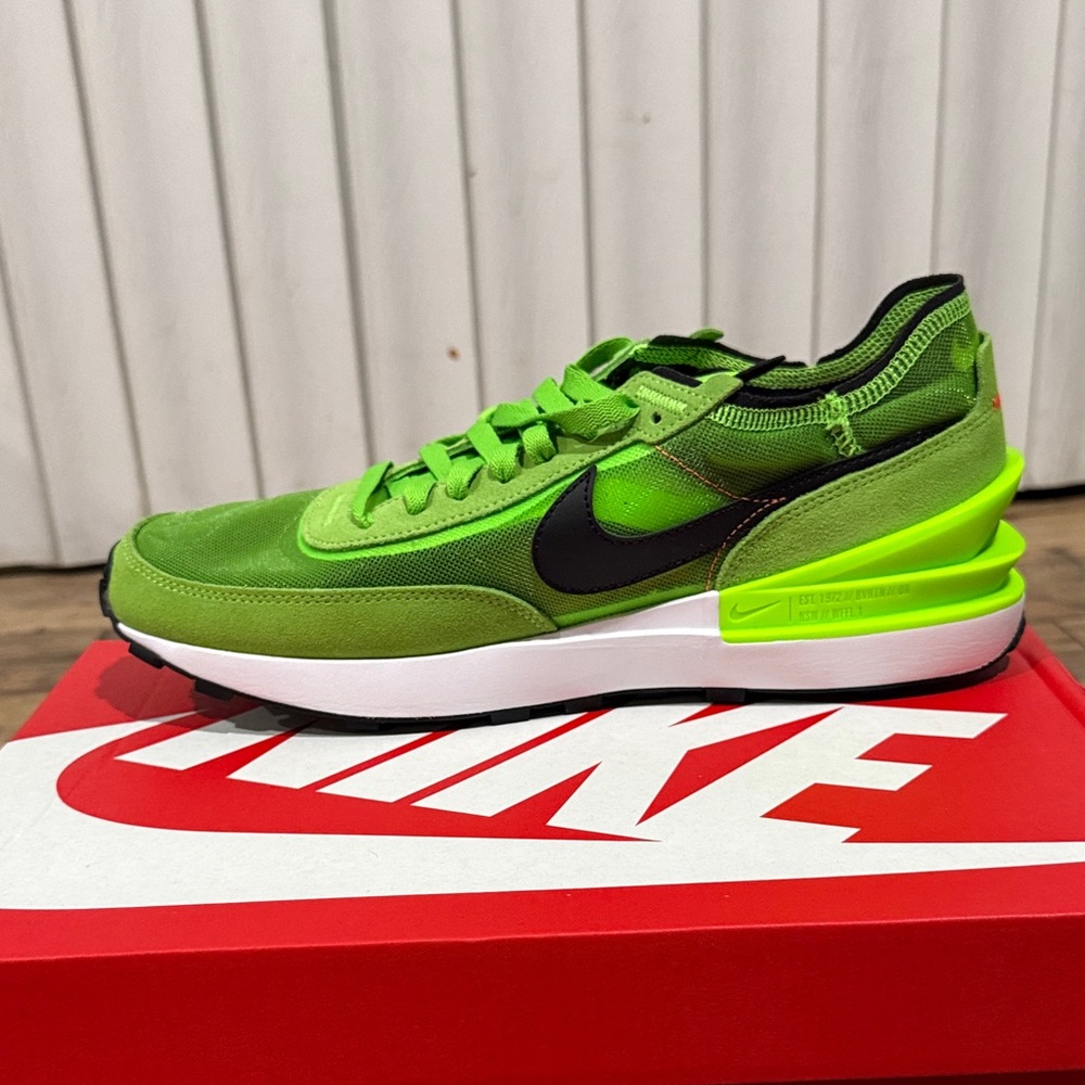 Nike Men's Lime Green Athletic Shoes - Picture 6 of 9